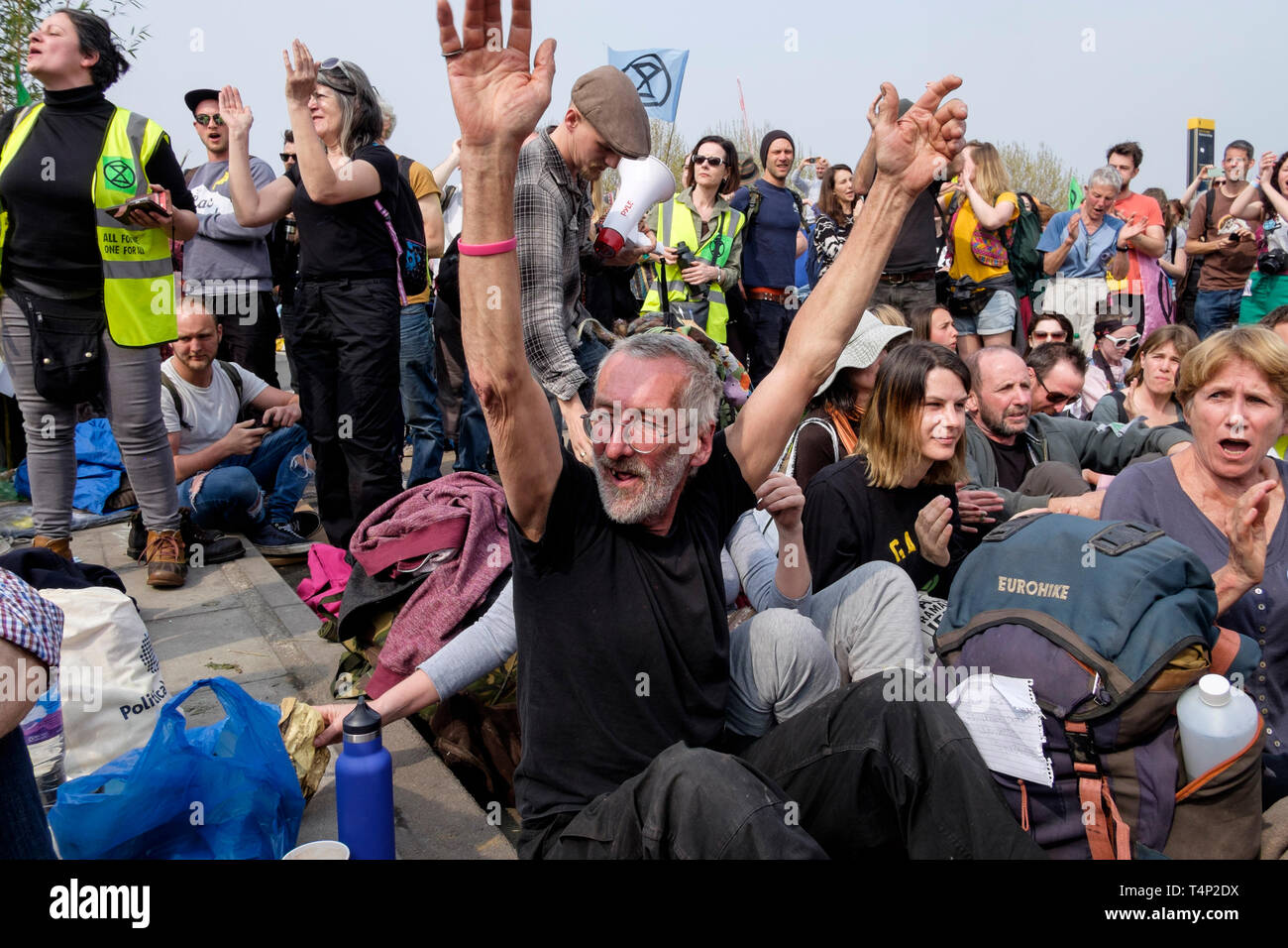 Estinzione gli attivisti della ribellione occupano Waterloo Bridge, aprile 2019. Foto Stock