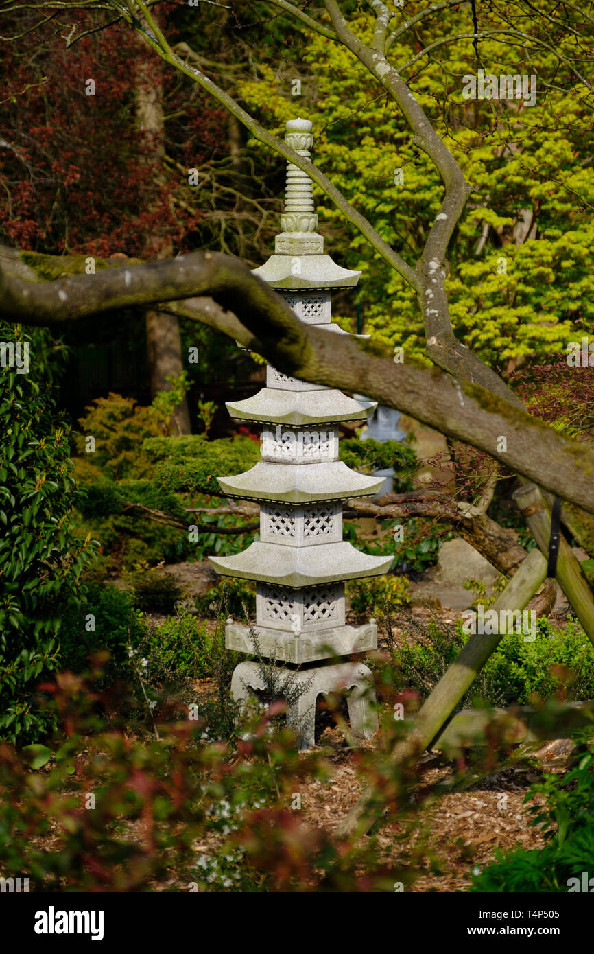 Tempio nel giardino giapponese, North Yorkshire Foto Stock