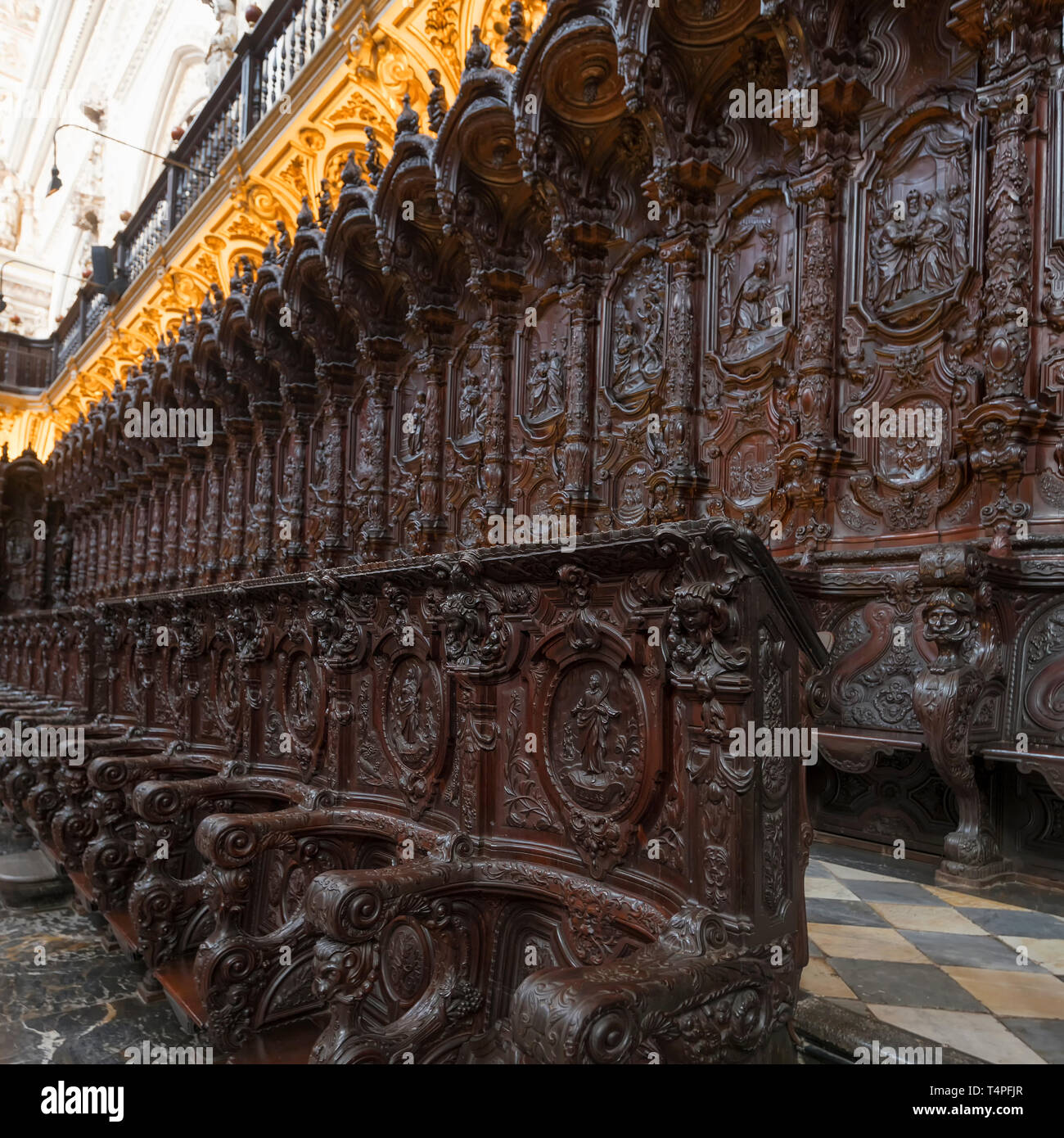 Mogano coro nella Santa Iglesia Cattedrale (Cathedral-Mosque) a Córdoba. Foto Stock