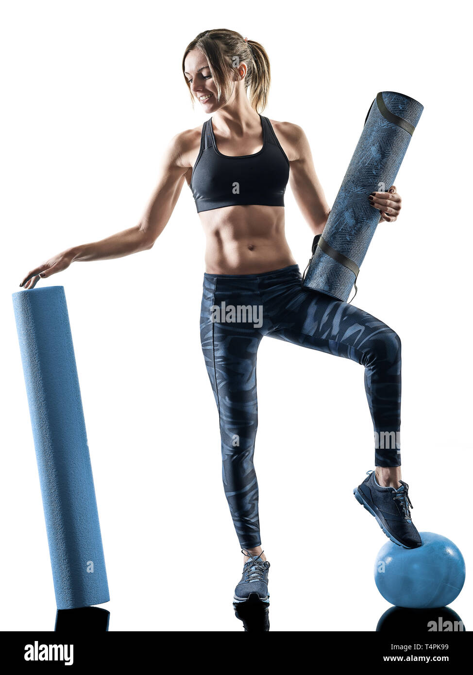 Una donna caucasica esercizio pilates accessori fitness esercizi silhouette isolato su sfondo bianco Foto Stock