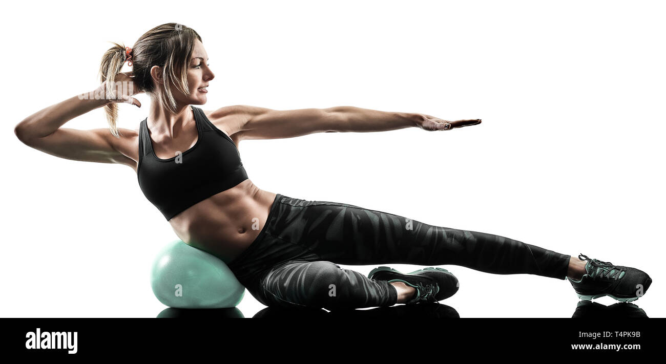 Una donna caucasica esercizio fitness pilates morbida palla esercizi silhouette isolato su sfondo bianco Foto Stock