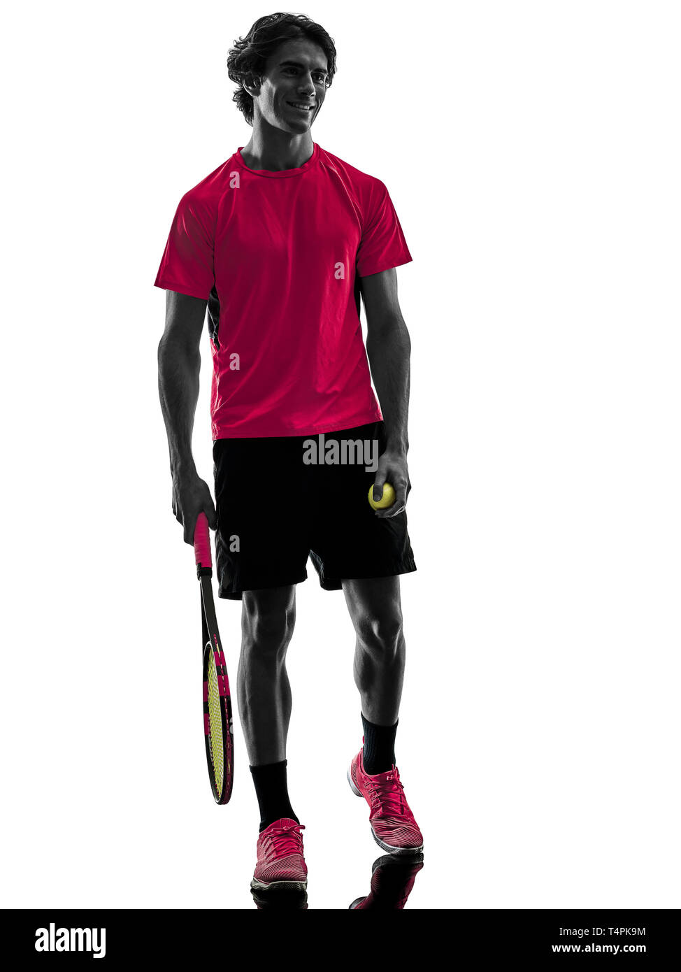 Una ispanica caucasica giocatore di tennis uomo in studio silhouette isolati su sfondo bianco Foto Stock