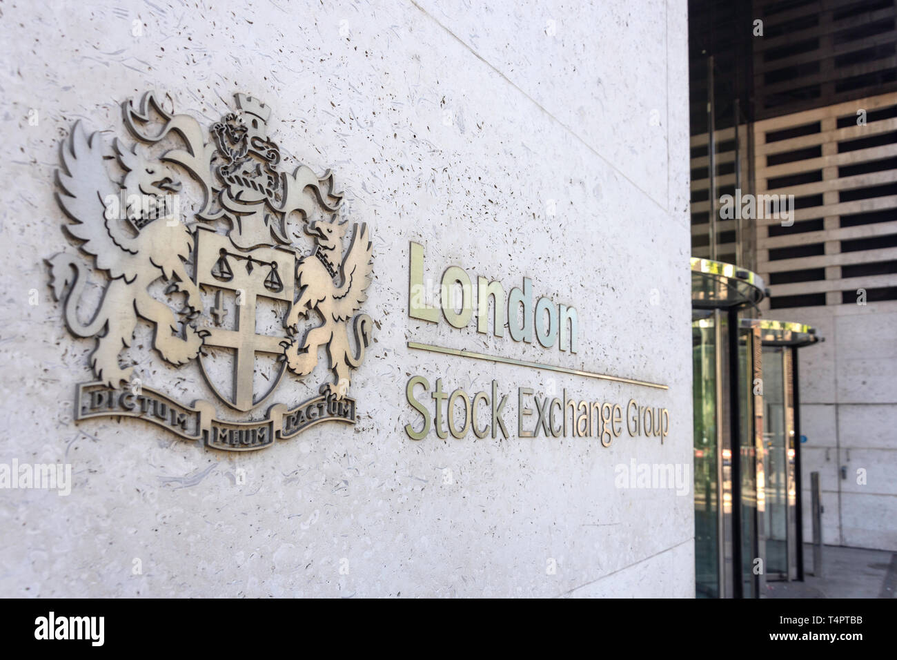Ingresso al London Stock Exchange, Newgate Street, Paternoster Square, City of London, Greater London, England, Regno Unito Foto Stock