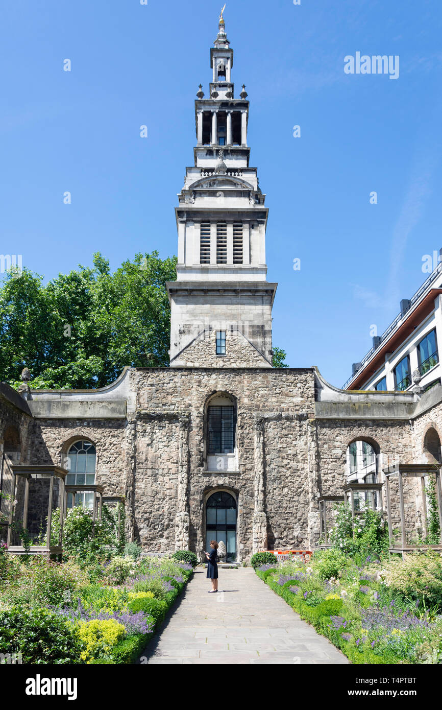 La Chiesa di Cristo Greyfriars e giardino, City of London, Greater London, England, Regno Unito Foto Stock