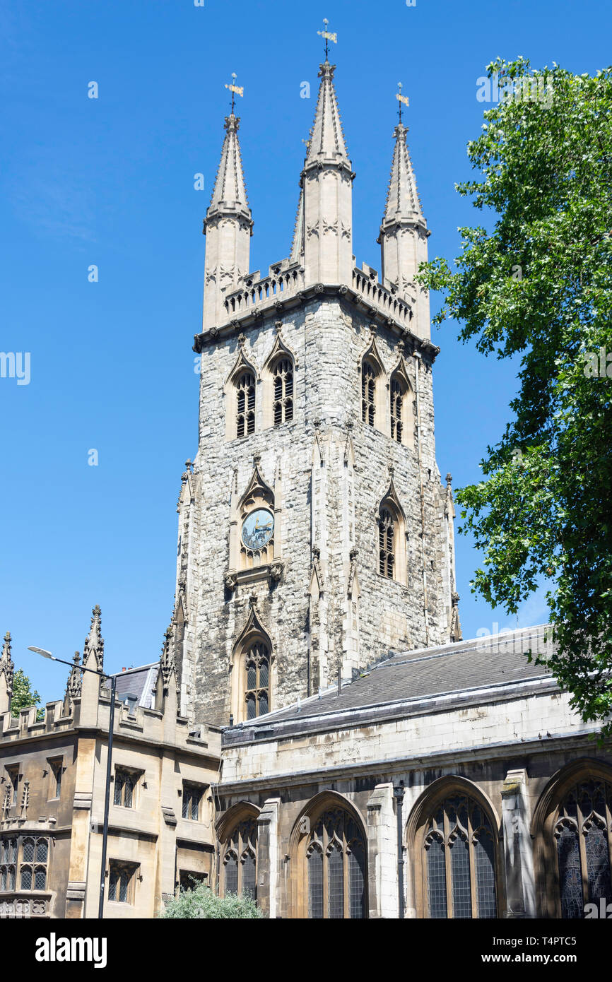 San Sepolcro il campanile di una chiesa, HOLBORN VIADUCT, Farringdon, City of London, Greater London, England, Regno Unito Foto Stock