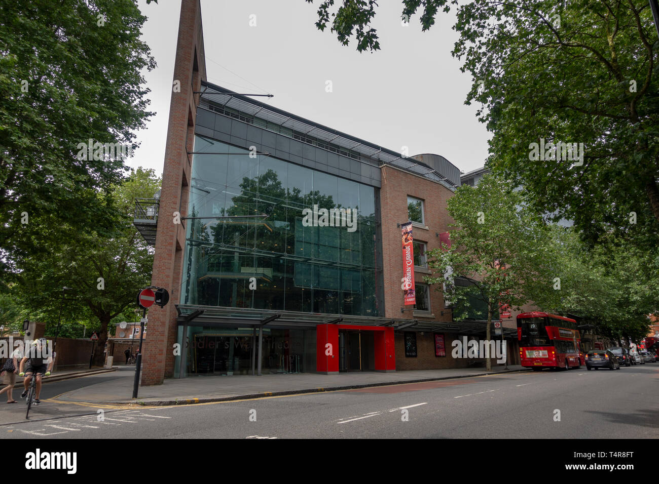 Il Sadler's Wells Theatre, un performing arts venue in Clerkenwell Islington, East London, Regno Unito. Foto Stock