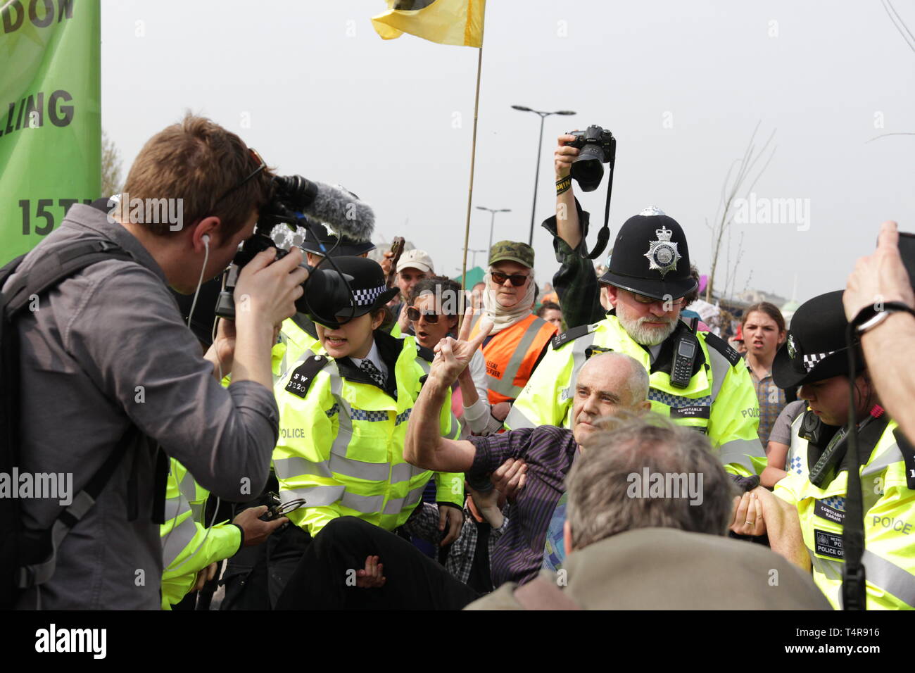 I manifestanti dal cambiamento climatico gruppo, estinzione della ribellione protestare contro il cambiamento climatico Foto Stock