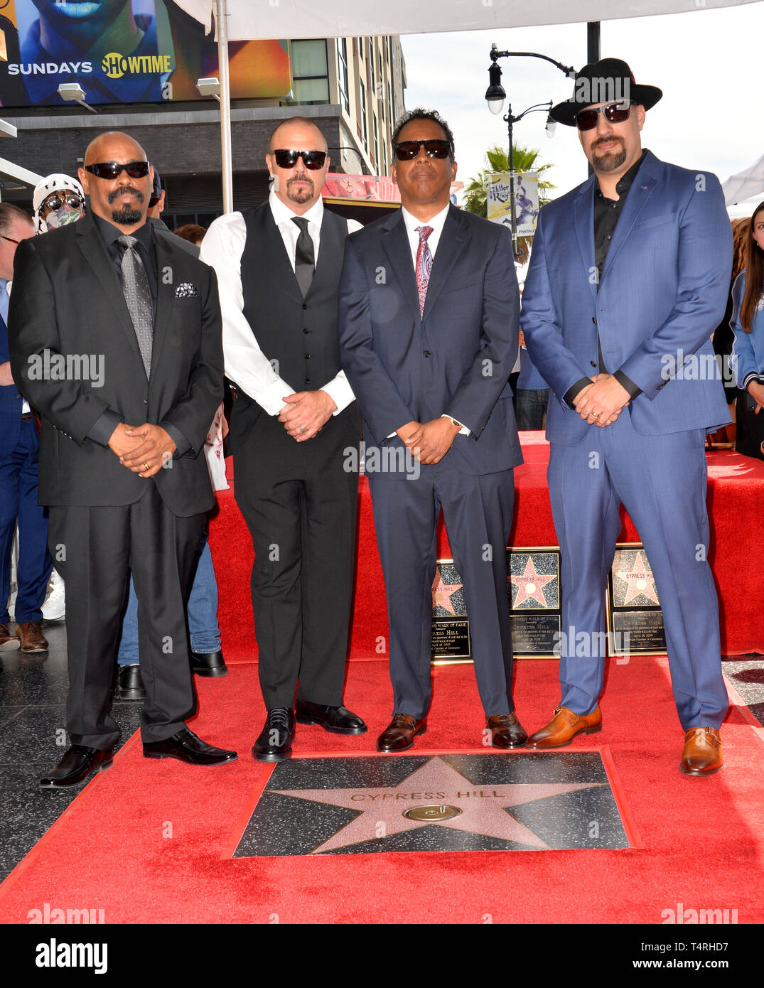 Los Angeles, California, USA. Xviii Apr, 2019. Cypress Hill, Sen Dog, DJ Muggs, Eric Bobo Correa & B Real all'Hollywood Walk of Fame Star Cerimonia in onore di hip-hop gruppo Cypress Hill. Foto: Paul Smith/Featureflash Credito: Paul Smith/Alamy Live News Foto Stock