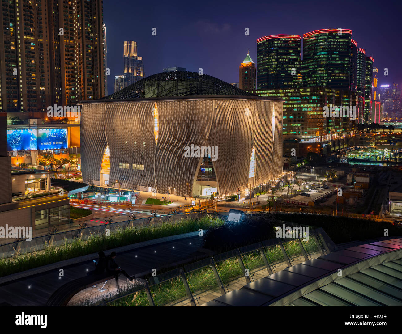 Esterno del Centro Xiqu, un mondo di classe arts venue per xiqu o opera cinese, West Kowloon distretto culturale, Hong Kong, Cina. Foto Stock