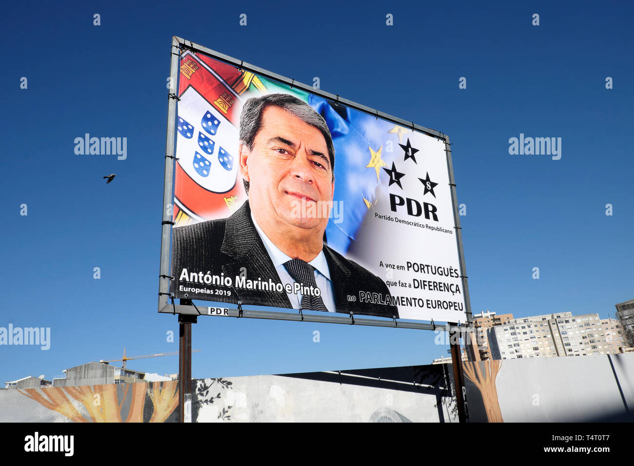 Politico António Marinho e Pinto eurodeputato Portogallo - Partido Democrático Republicano PDR billboard nel centro di Porto, Portogallo Europa EU KATHY DEWITT Foto Stock