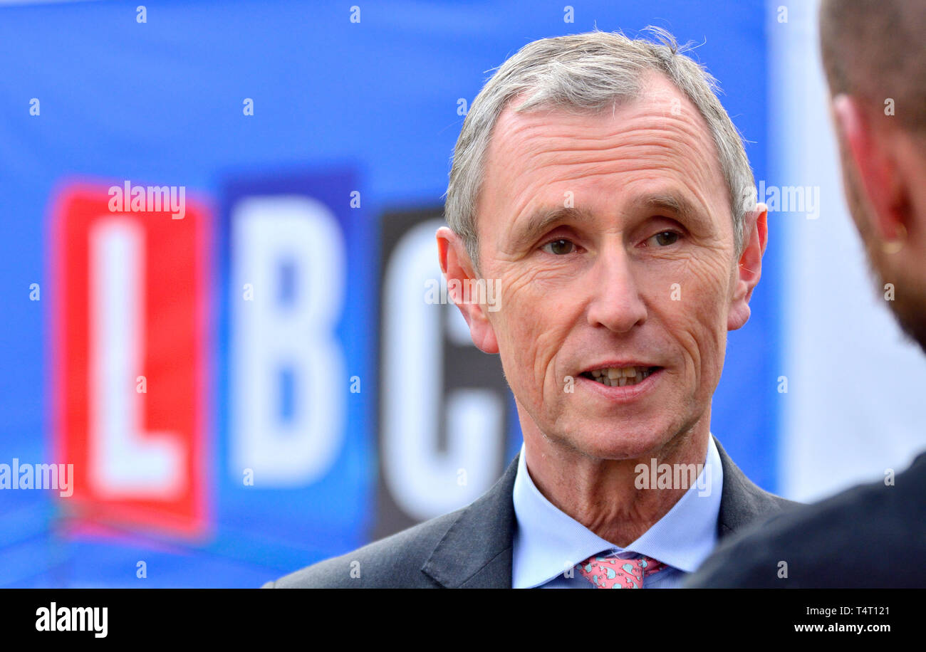 Nigel Evans MP (Cost: Ribble Valley) su College Green, Westminster Marzo 2019 Foto Stock