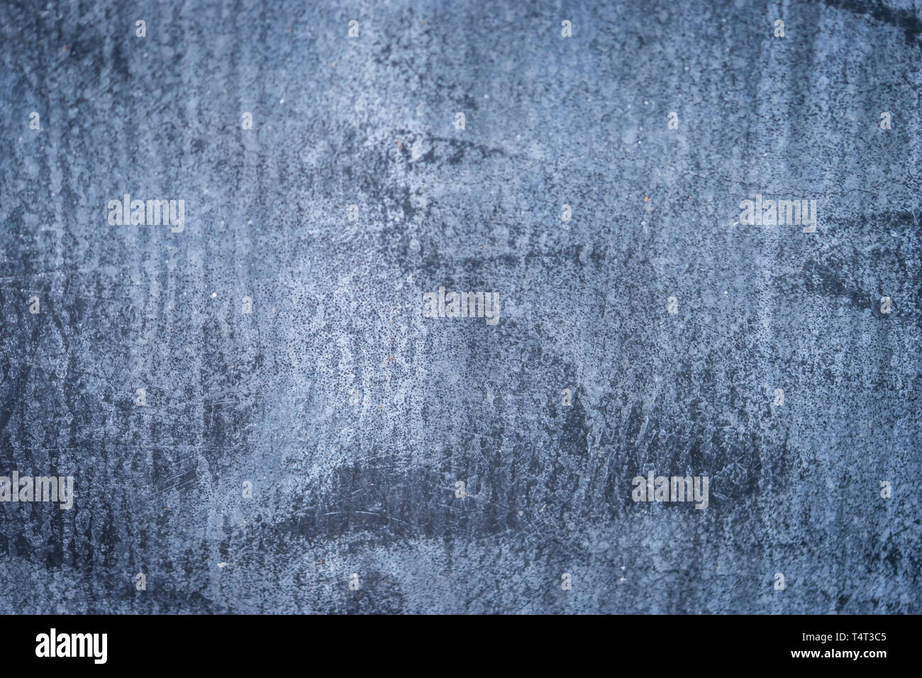 Rustico scuro pavimento di cemento con texture graffi Foto Stock