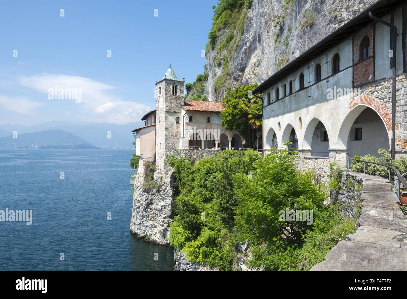Eremo di Santa Caterina del Sasso, Lago Maggiore, Lombardia, Italia Foto Stock