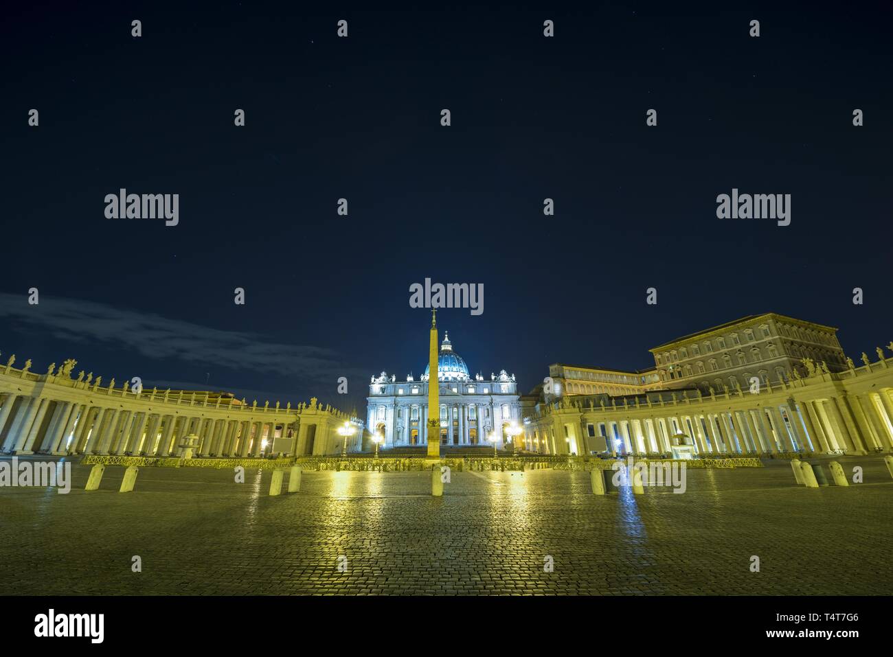 Cattedrale Petersdom, Città del Vaticano, di notte, Roma, Italia Foto Stock