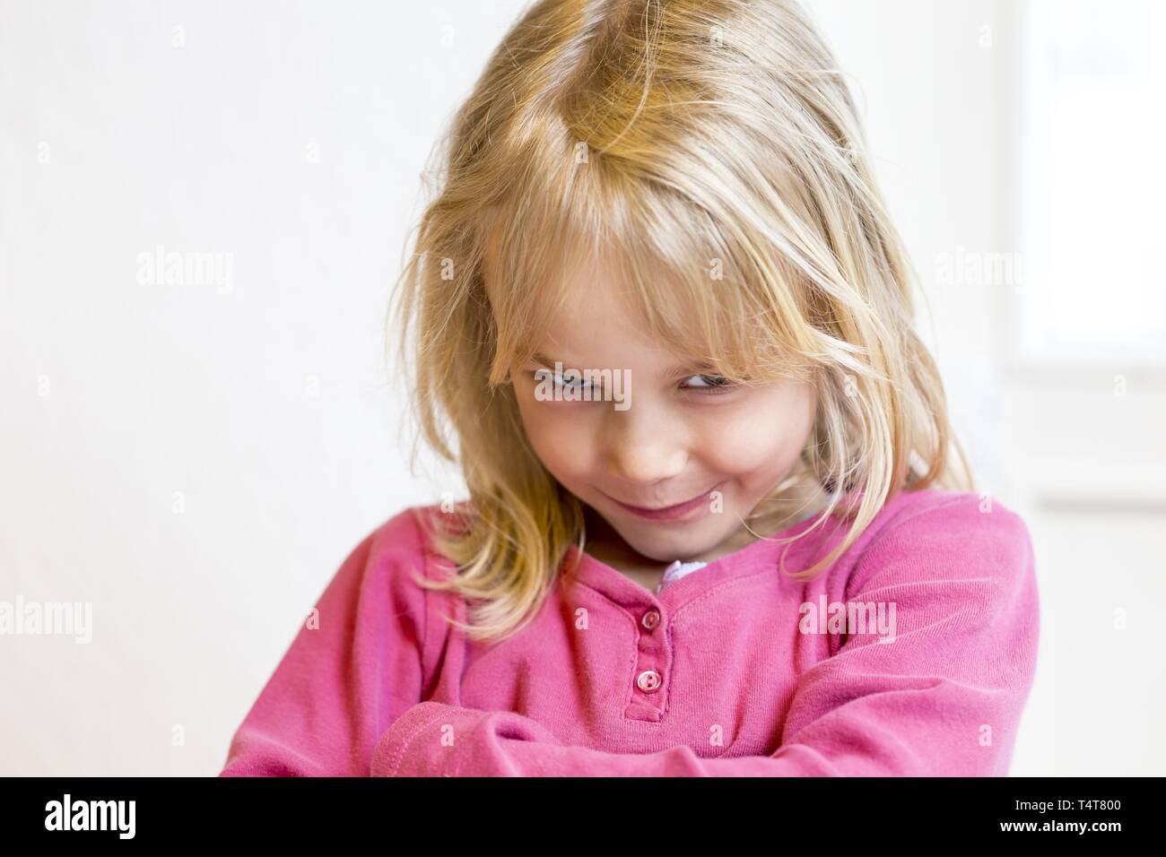 Teasing ragazza (6), Kiel, Germania Foto Stock