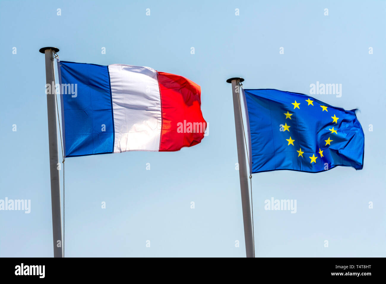Il francese e la bandiera europea fianco a fianco Foto Stock