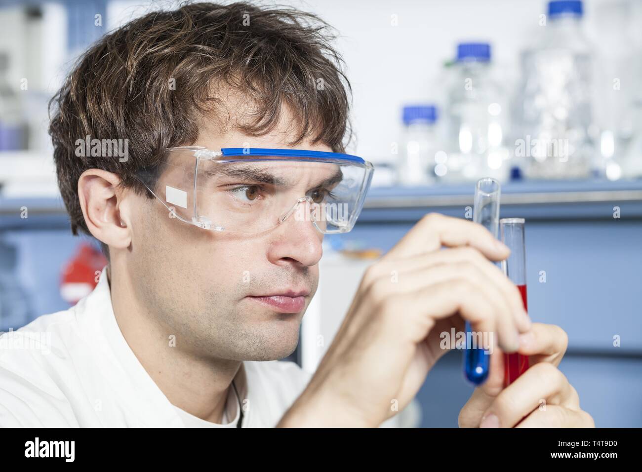 Ricercatore al lavoro Foto Stock