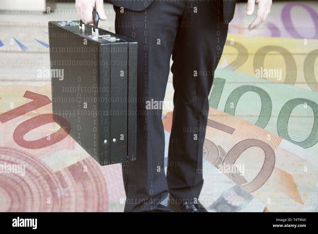 Imprenditore con valigetta, simbolo foto, le banconote in euro Foto Stock