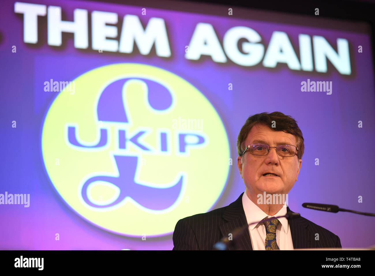 Il Ukip leader del Partito Gerard Batten parla durante il lancio di parte del Parlamento europeo campagna elettorale in Westminster, Londra. Foto Stock