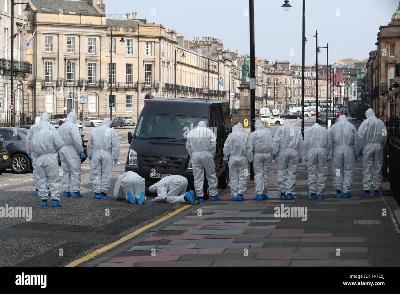 Forensics su Melville Street di Edimburgo, Scozia, dopo le riprese di Trainspotting 2 star Bradley gallese. Foto Stock
