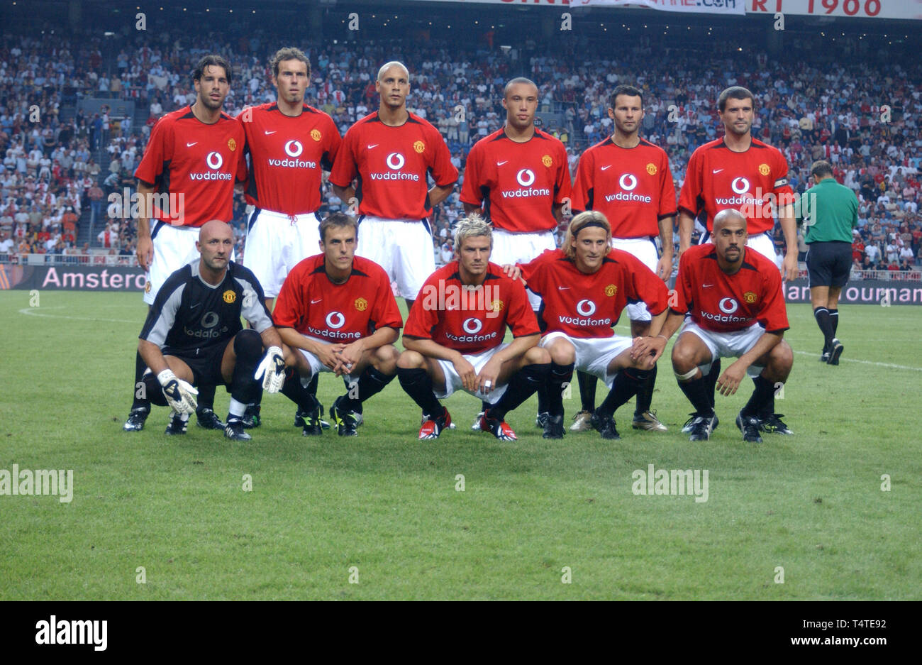 Arena di Amsterdam Paesi Bassi 2.8.2002, calcio: Torneo di Amsterdam, Manchester United (rosso) vs Ajax Amsterdam (blu) 1:2 ---- foto del team ManU, bancata posteriore da sinistra: Ruud Van Nistelrooy, LAURENT BLANC, Rio Ferdinand, MIKAEL SILVESTRE, vedi FIGG. *** Ryan, Roy Keane fila anteriore da sinistra: Fabien Barthez, PHIL NEVILLE, DAVID BECKHAM, DIEGO FORLAN, Juan Sebastian Veron Foto Stock