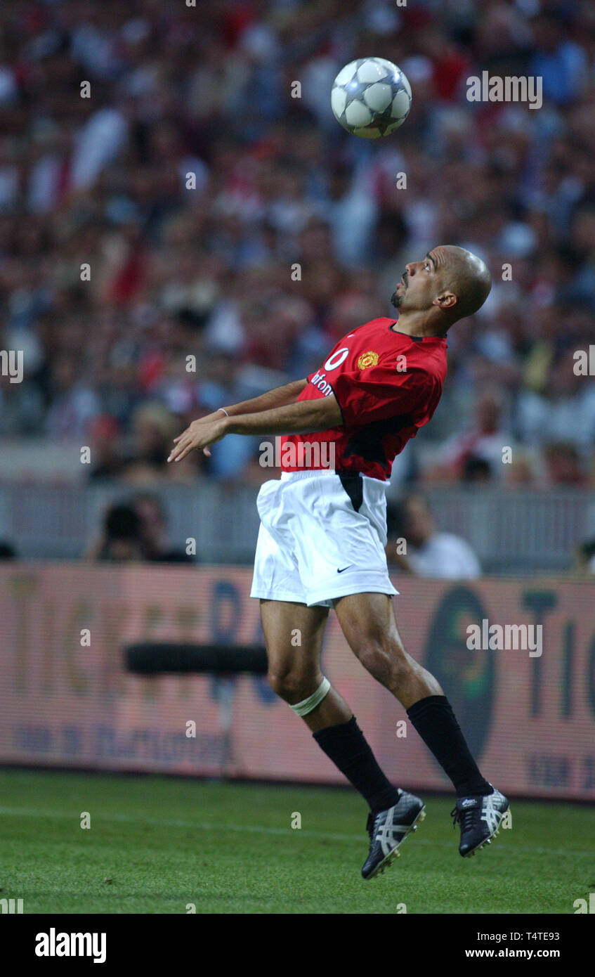 Arena di Amsterdam Paesi Bassi 2.8.2002, calcio: Torneo di Amsterdam, Manchester United (rosso) vs Ajax Amsterdam (blu) 1:2 ---- JUAN SEBASTIAN VERON (l'uomo) Foto Stock