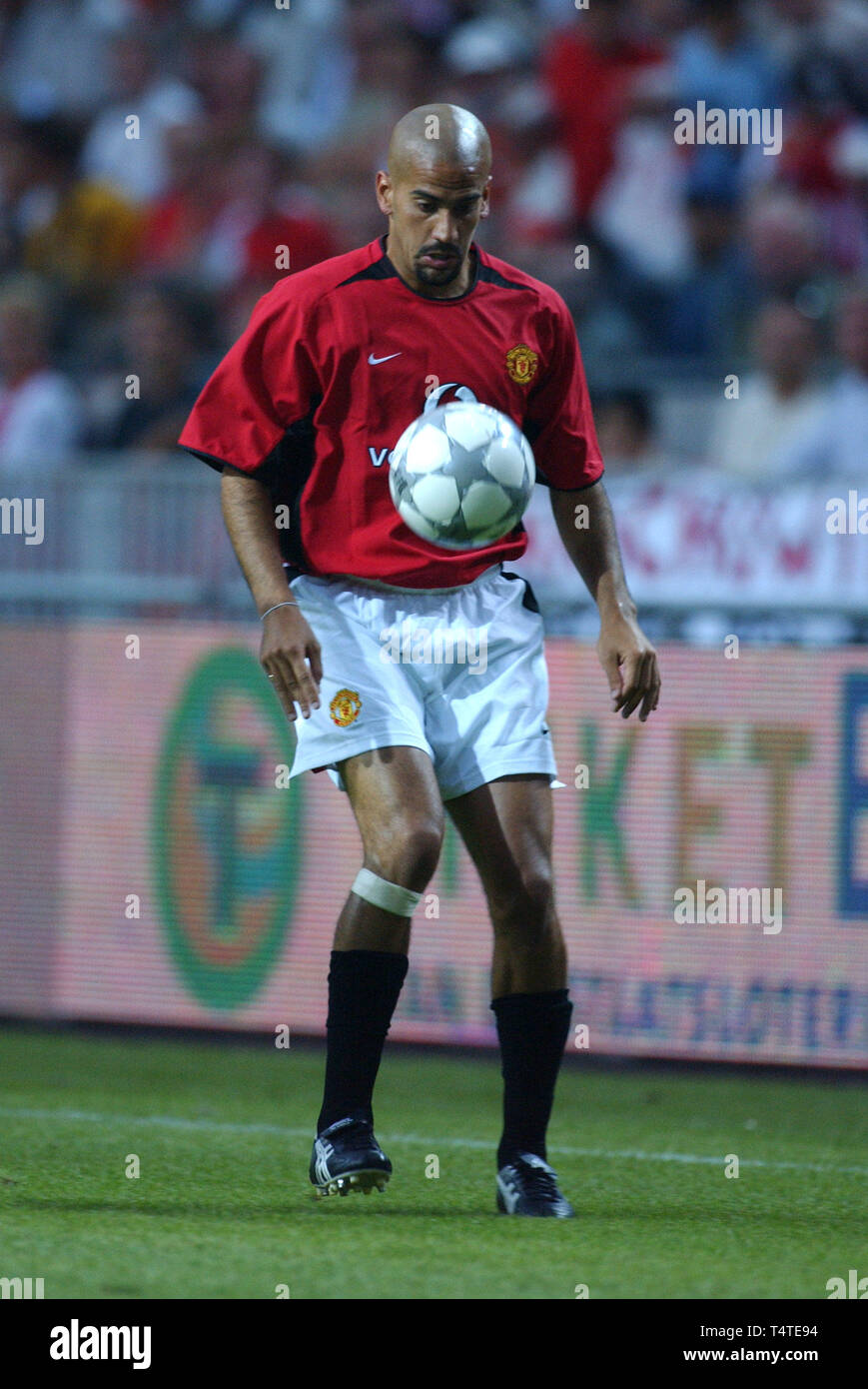 Arena di Amsterdam Paesi Bassi 2.8.2002, calcio: Torneo di Amsterdam, Manchester United (rosso) vs Ajax Amsterdam (blu) 1:2 ---- JUAN SEBASTIAN VERON (l'uomo) Foto Stock