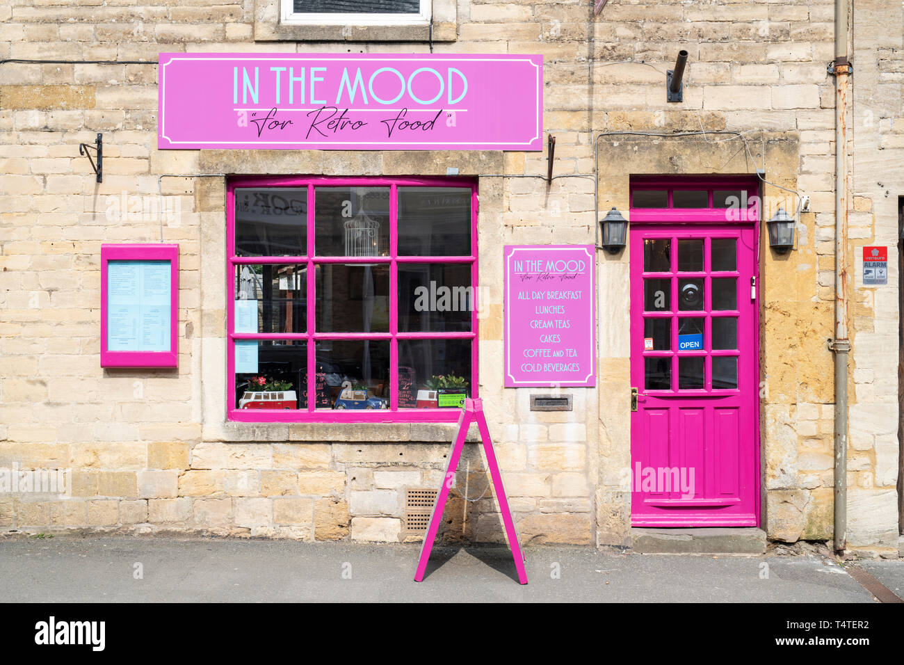 In the Mood Tearoom in Digbeth Street, Stow on the Wold, Cotswolds, Gloucestershire, Inghilterra Foto Stock