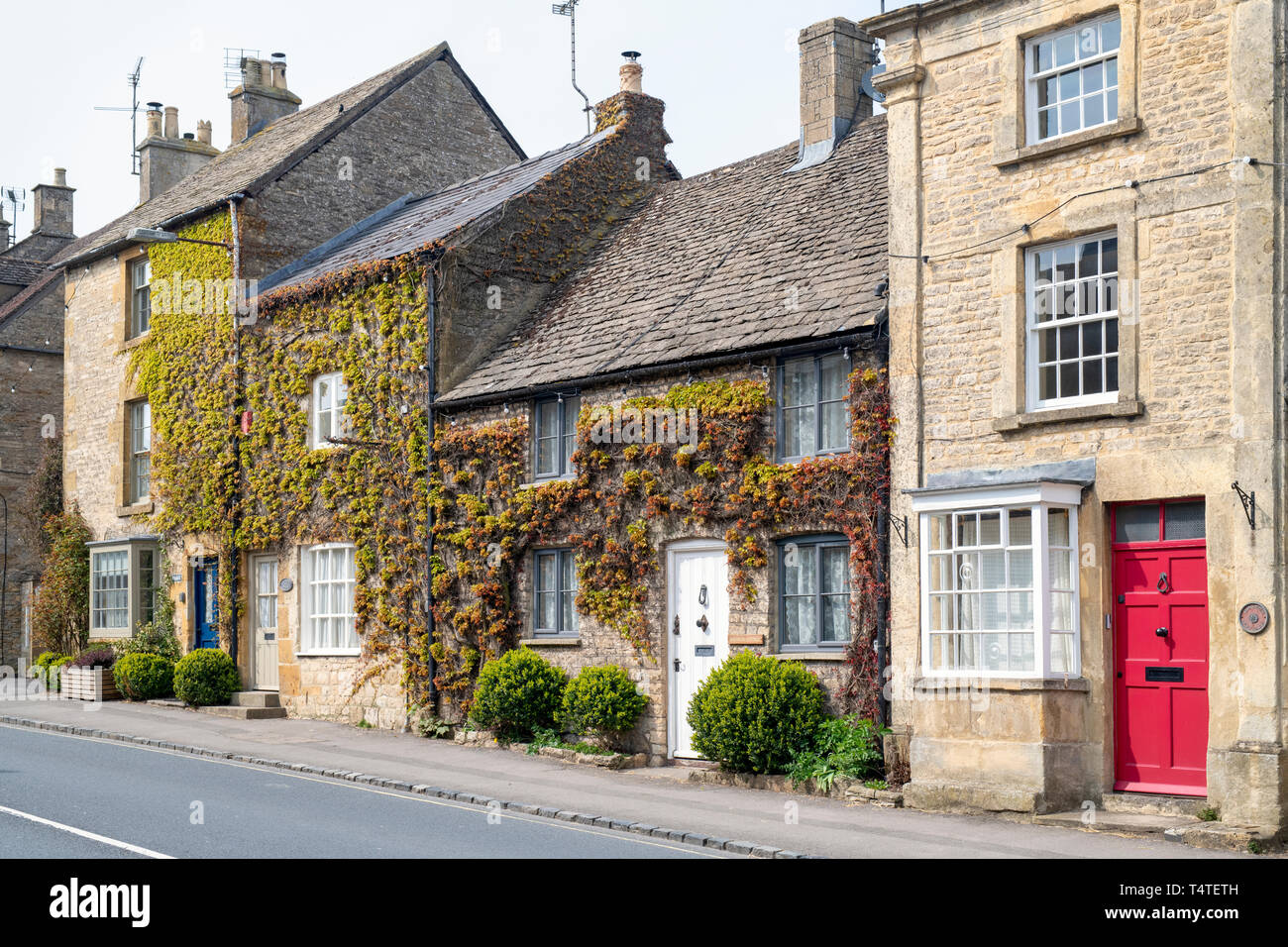 Cotswold case di pietra lungo sheep street, Stow on the Wold, Cotswolds, Gloucestershire, Inghilterra Foto Stock