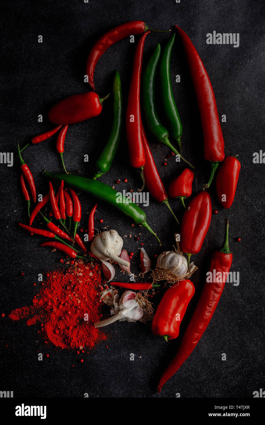 Aglio Peperoncino in polvere e il verde e il peperoncino rosso ingrediente Foto Stock