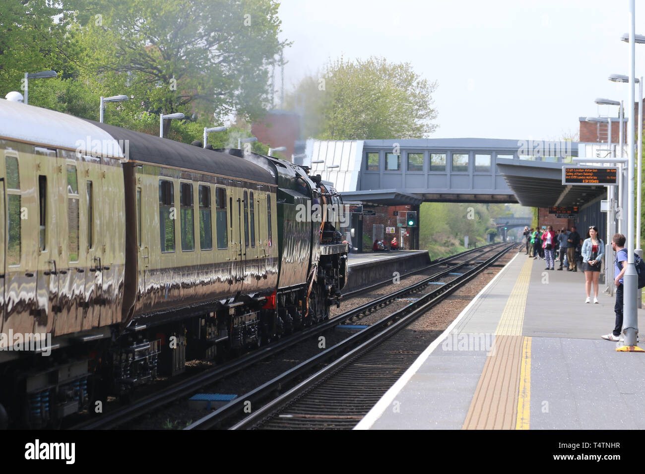 Marina mercantile 35028 Classe linea Clan locomotiva a vapore, Whitton stazione ferroviaria, Londra, UK, 18 aprile 2019, Foto di Richard Goldschmidt Foto Stock