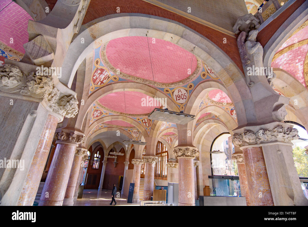 Interno dell Ospedale di Santa Croce e San Paolo (Hospital de la Santa Creu i Sant Pau) da Domènech, un sito Patrimonio Mondiale dell'UNESCO a Barcellona Foto Stock