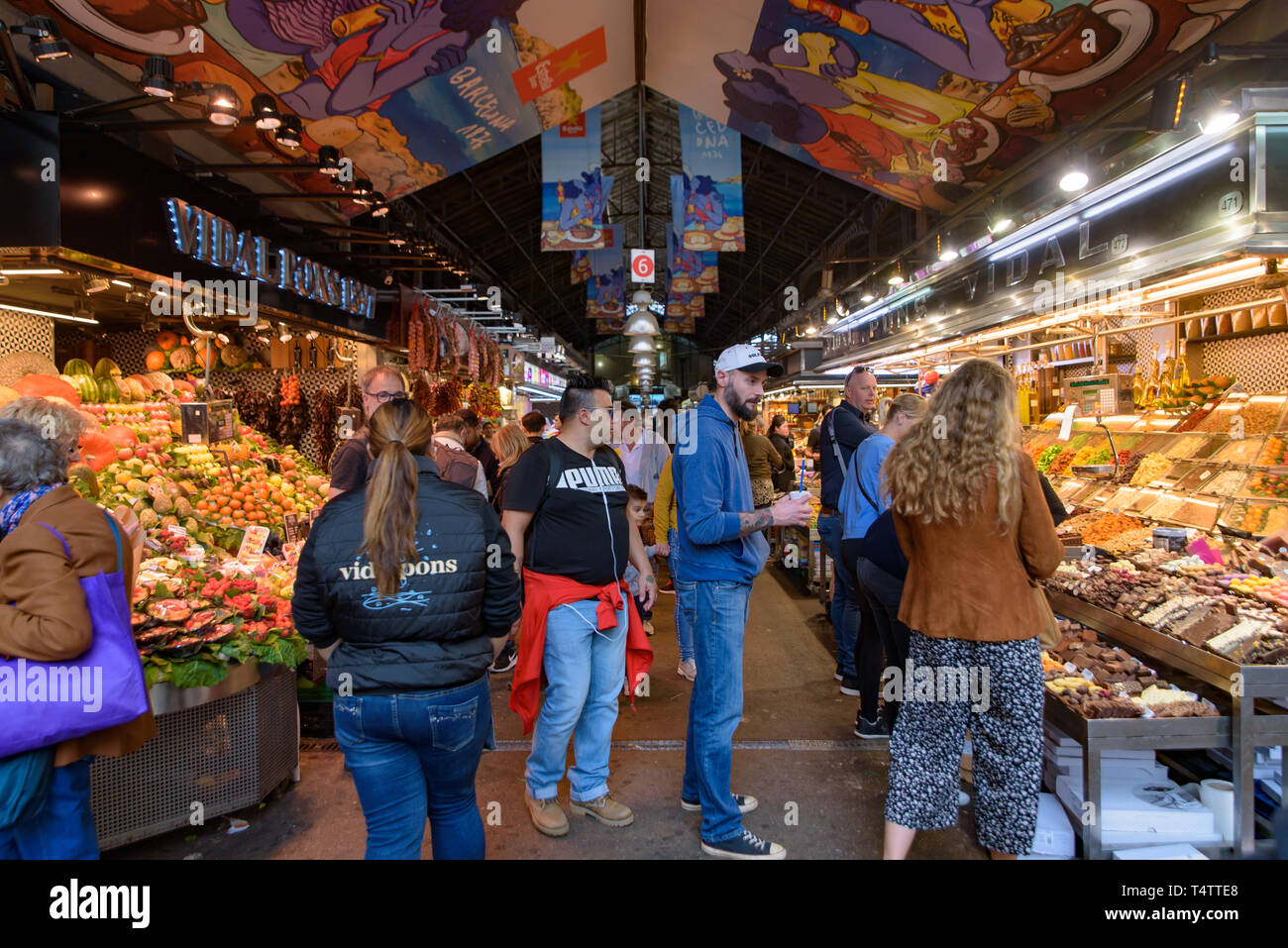Il Mercat de Sant Josep de la Boqueria, un tipico mercato spagnolo a Barcellona, Spagna Foto Stock
