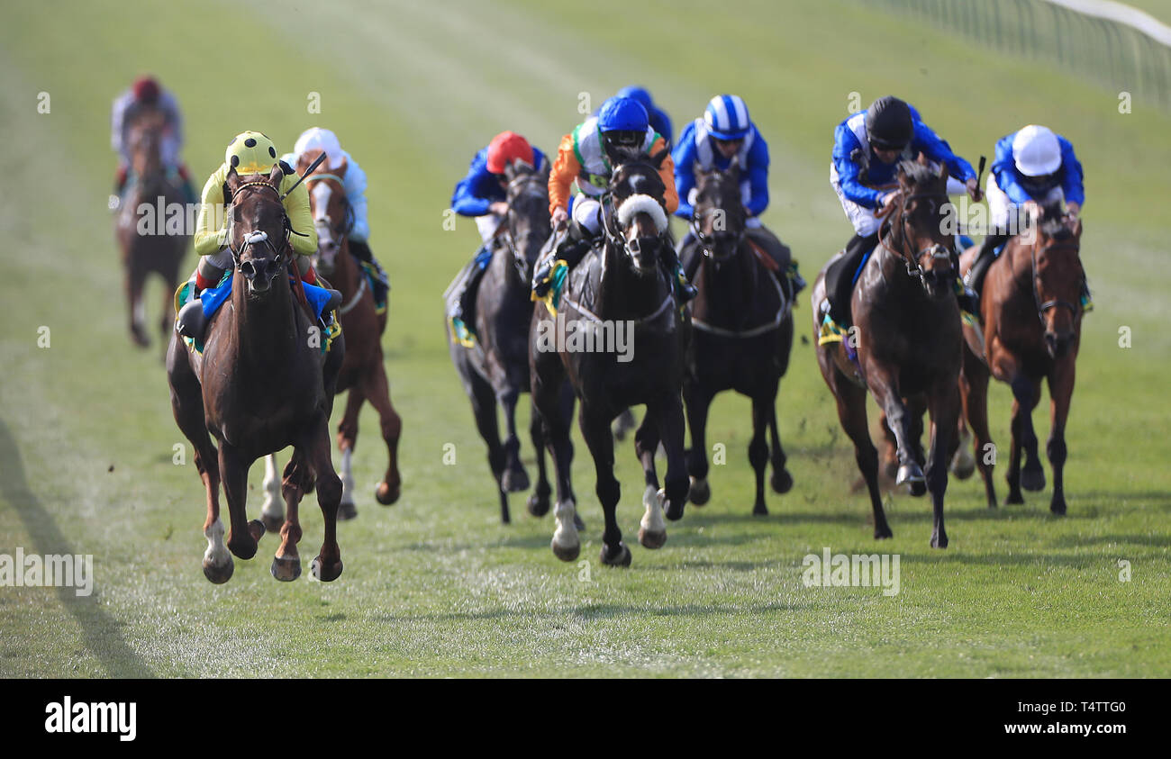 Zabeel Principe cavalcato da Andrea Atzeni (sinistra) vince il bet365 Earl di Sefton picchetti durante il giorno tre di bet365 Craven incontro a Newmarket Racecourse. Foto Stock