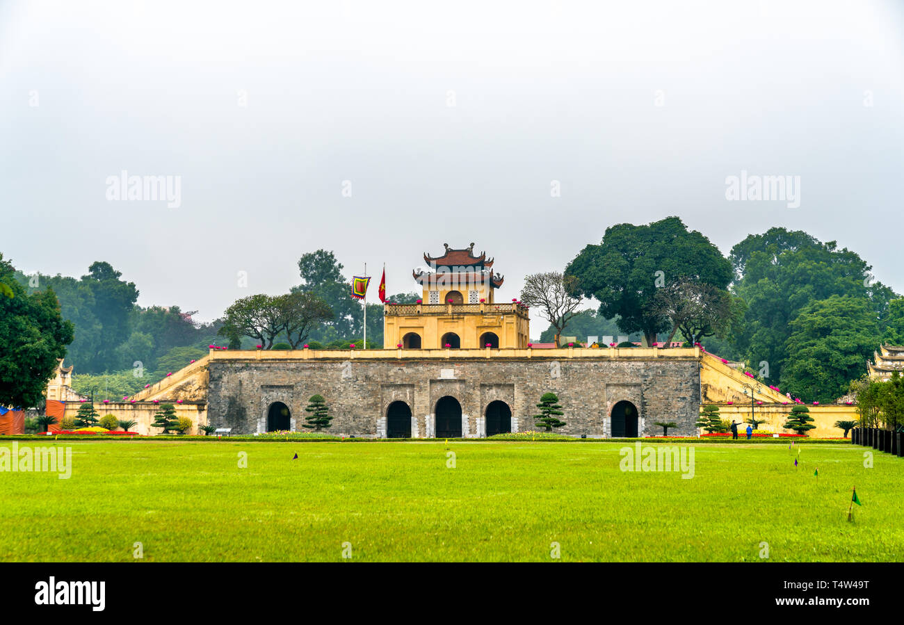 Doan Mon, il cancello principale di Thang Long cittadella imperiale di Hanoi, Vietnam Foto Stock