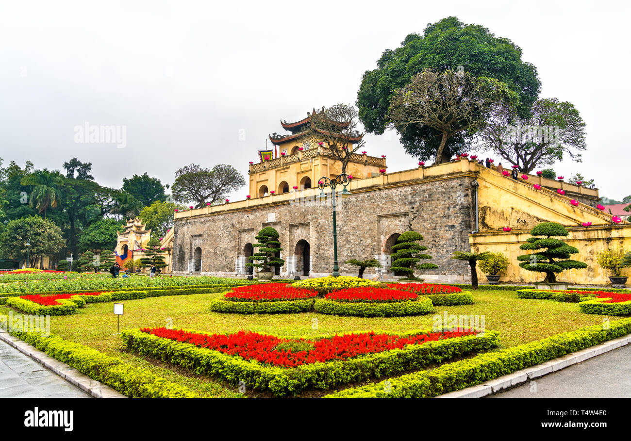 Doan Mon, il cancello principale di Thang Long cittadella imperiale di Hanoi, Vietnam Foto Stock
