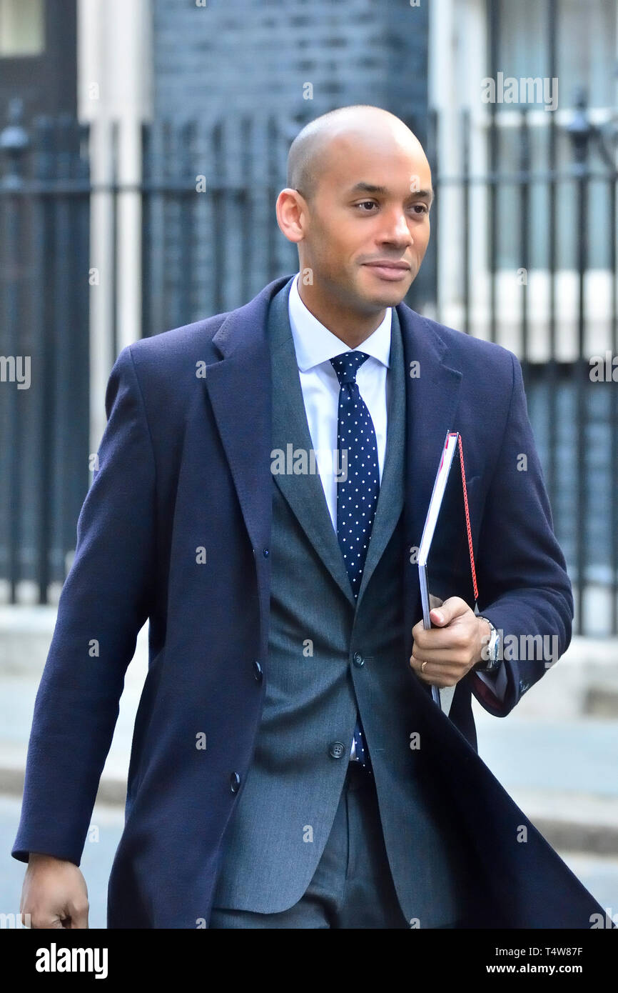 Chuka Umunna MP (indipendente, precedentemente noto come manodopera, Streatham) a Downing Street dopo un vertice della criminalità al n. 10 del 1 aprile 2019 Foto Stock