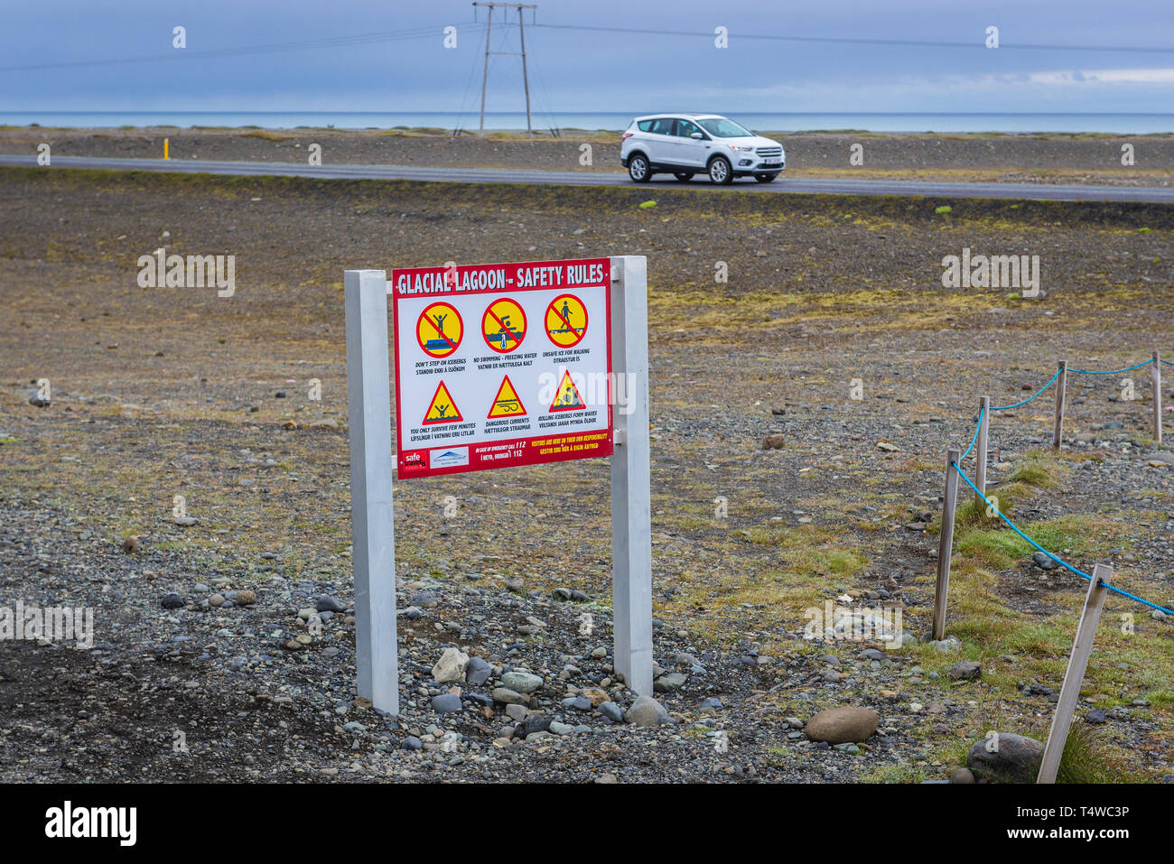 Norme di sicurezza accanto a Jokulsarlon lago glaciale sul bordo del Vatnajokull parco nazionale in Islanda Foto Stock