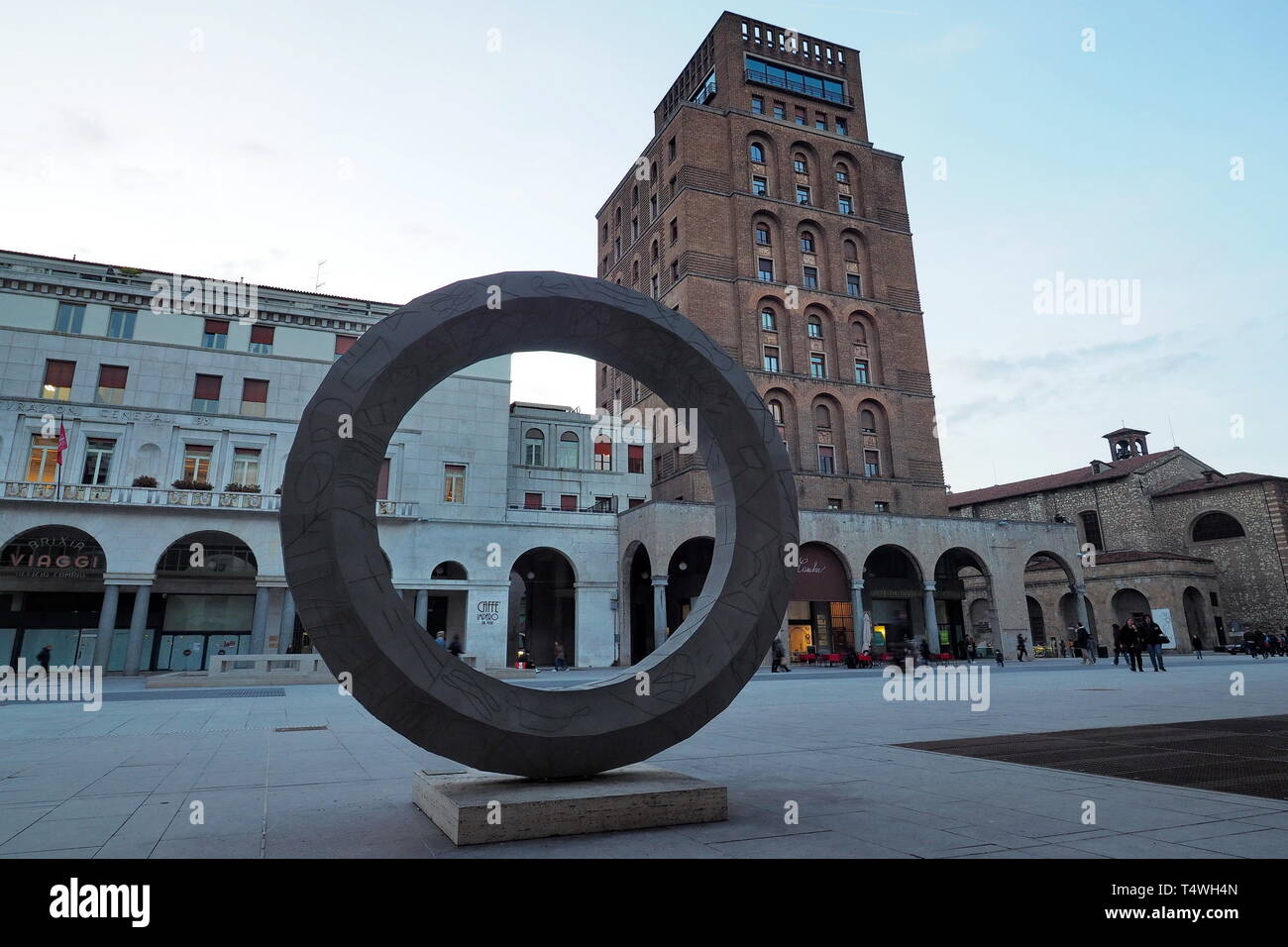 Il Monumento della Vittoria a Piazza della Vittoria Square nella città di  Bolzano in Alto Adige, Italia Foto stock - Alamy