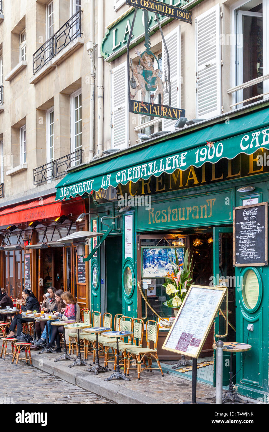 Caffetterie nei dintorni di Place du Tertre, Montmartre, Parigi, Francia Foto Stock