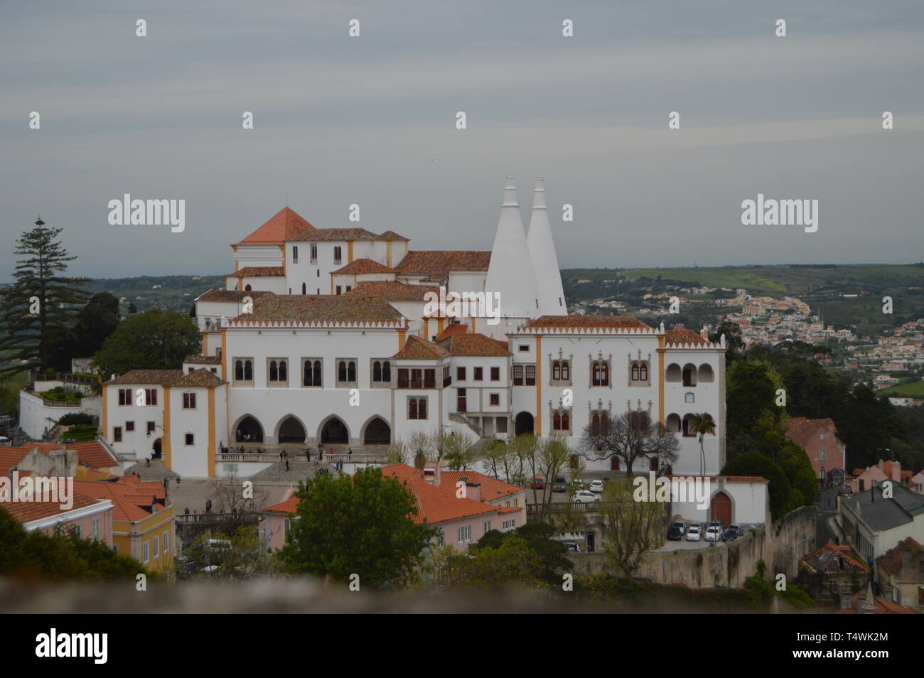 Vedute aeree del Palazzo Nazionale di Sintra. Natura, architettura, storia, street photography. Aprile 13, 2014. Sintra, Lisbona, Portogallo. Foto Stock