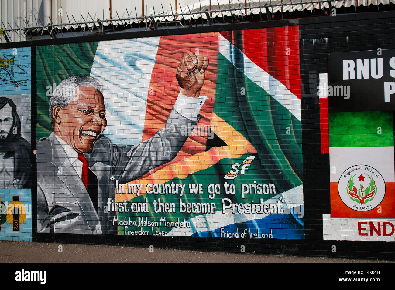 Portrait von Nelson Mandela - Impressionen: Parete Internazionale di Belfast, Nordirland/ Irlanda del Nord (nur fuer redaktionelle Verwendung. Keine Werbun Foto Stock