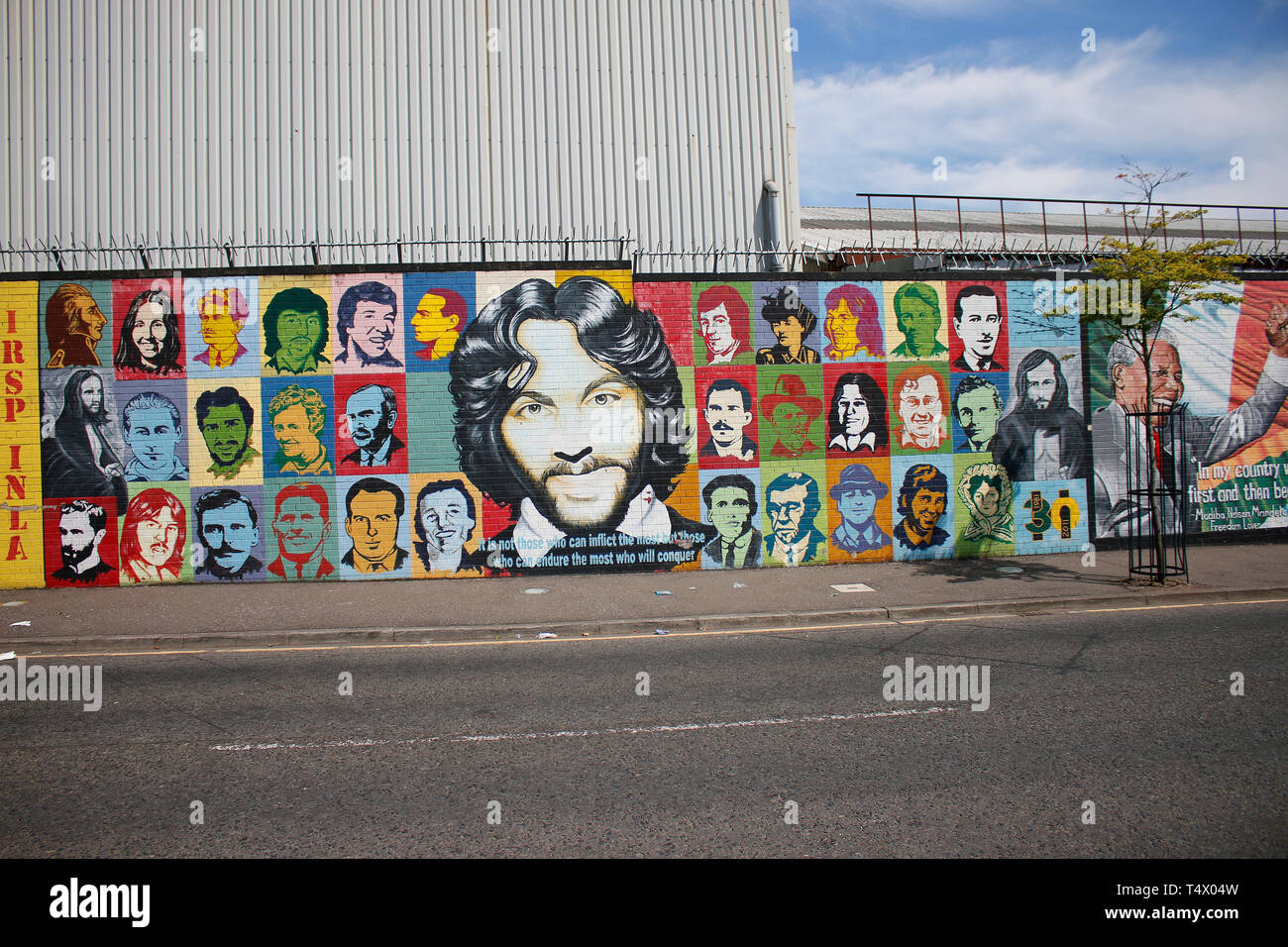 Portrait von Nelson Mandela - Impressionen: Parete Internazionale di Belfast, Nordirland/ Irlanda del Nord (nur fuer redaktionelle Verwendung. Keine Werbun Foto Stock