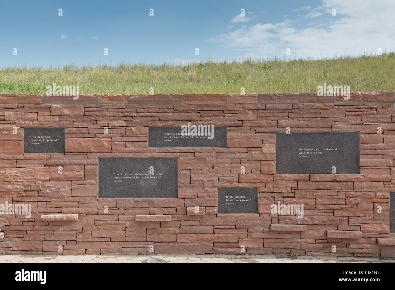 Il memoriale per le vittime del Columbine High School di ripresa di massa in Columbine, Colorado. Il memorial onora i dodici studenti e un insegnante ha ucciso il 20 aprile 1999 da tiratori Eric Harris e Dylan Klebold, che poi ha preso la propria vita. Foto Stock