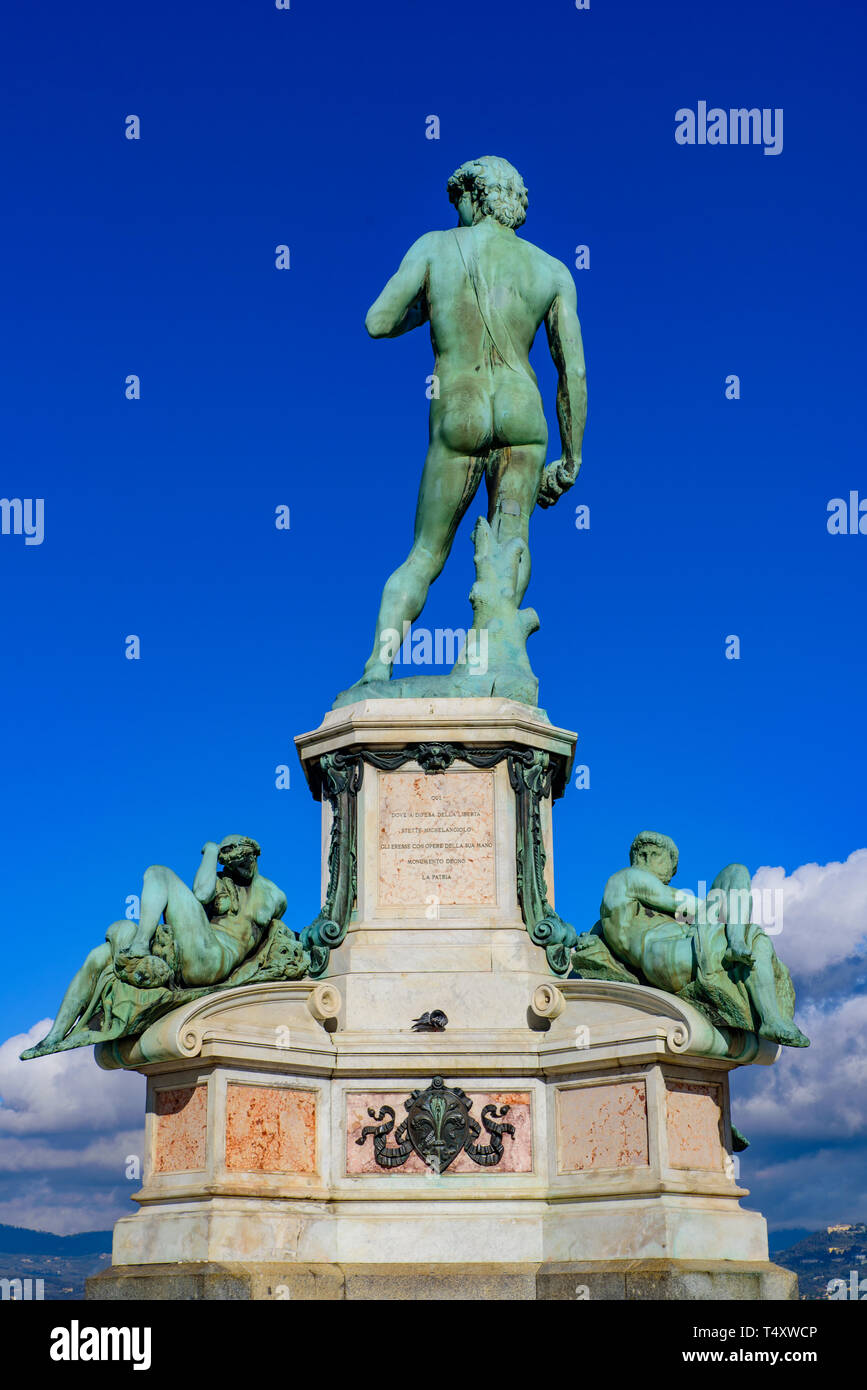 Piazzale Michelangelo (Piazzale Michelangelo) con la statua di bronzo del David, la piazza con vista panoramica di Firenze, Italia Foto Stock