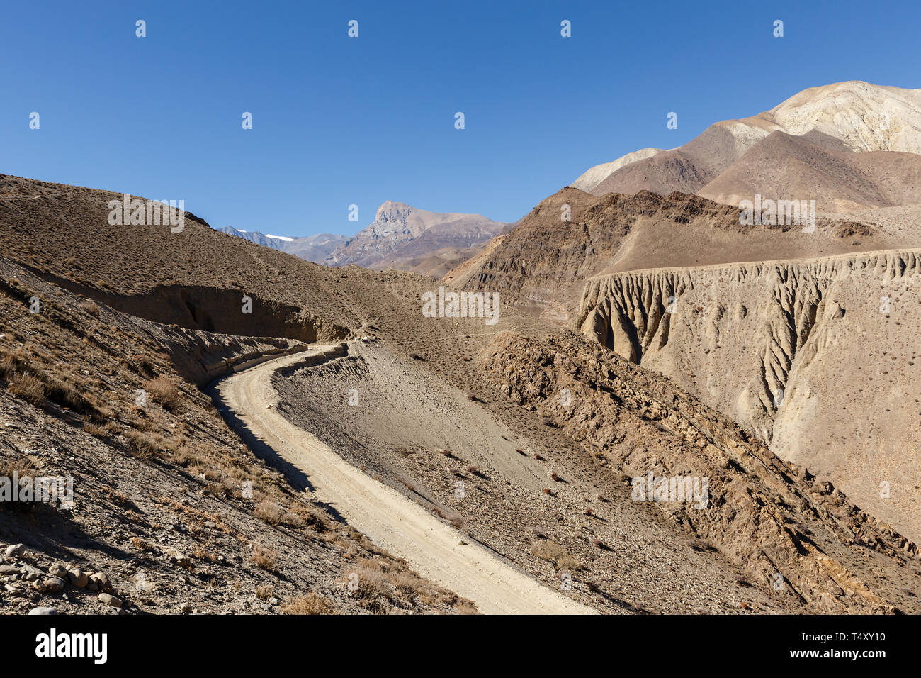 Strada di montagna dal villaggio di Kagbeni a Muktinath, Mustang inferiore District, Nepal Foto Stock
