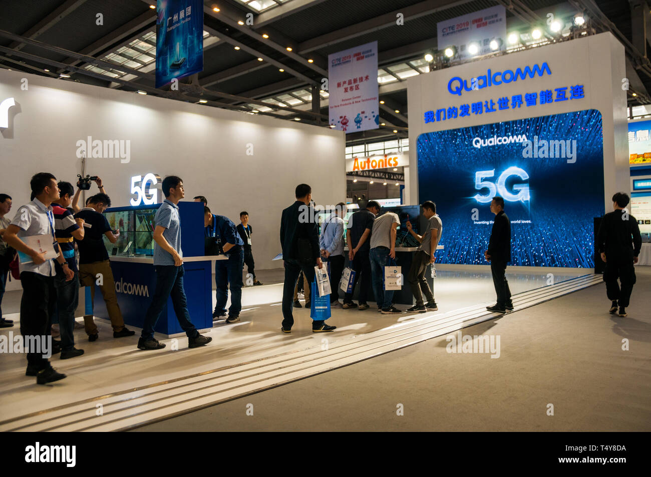 Qualcomm 5G tecnologia display nella sala principale del 2019 China International Technology Expo che si terrà a Shenzhen. Foto Stock