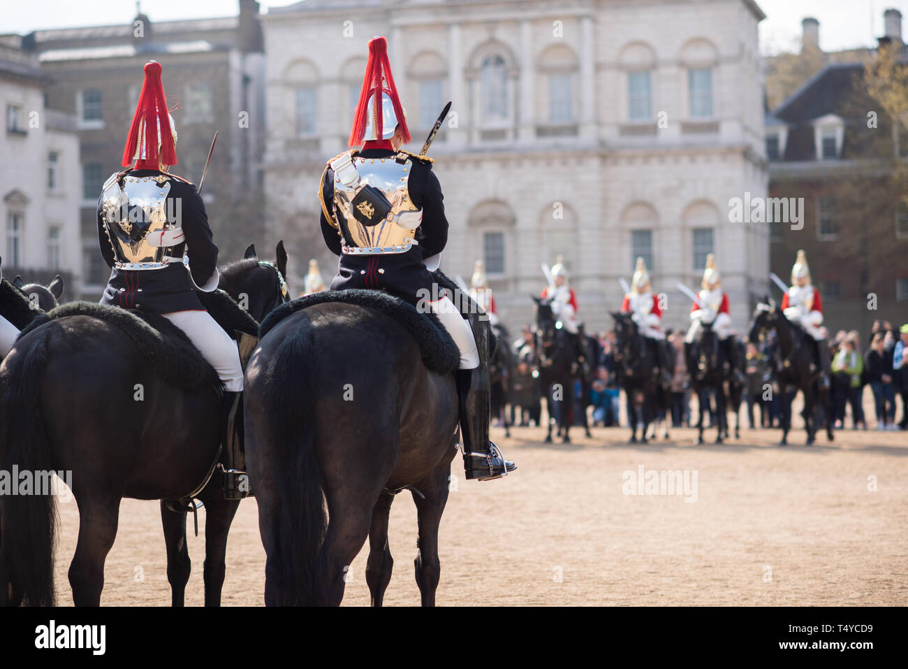 London, Regno Unito - 14 aprile 2019. Regina della Guardia marzo sui cavalli per le strade di Londra, Saint James park Foto Stock