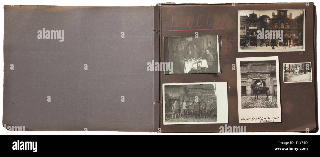 Un album di foto di volare e truppe airpark a Lille. Circa 155 di prima classe immagini di forze di aviazione, tra i quali sono aeromobili bavarese a Lechfeld. Biplani di numerosi tipi, vedute aeree di posizioni e luoghi sul fronte occidentale (Lille), foto di gruppo con decorazioni, aeromobili con segni di riconoscimento e di altri contrassegni, alcuni con descrizioni. Buona tecnica e foto di aerei storici, storico truppa, truppe delle forze armate, militare, militaria, esercito, ala, del gruppo Air Force, forze aeree, xx secolo, Additional-Rights-Clearance-Info-Not-Available Foto Stock