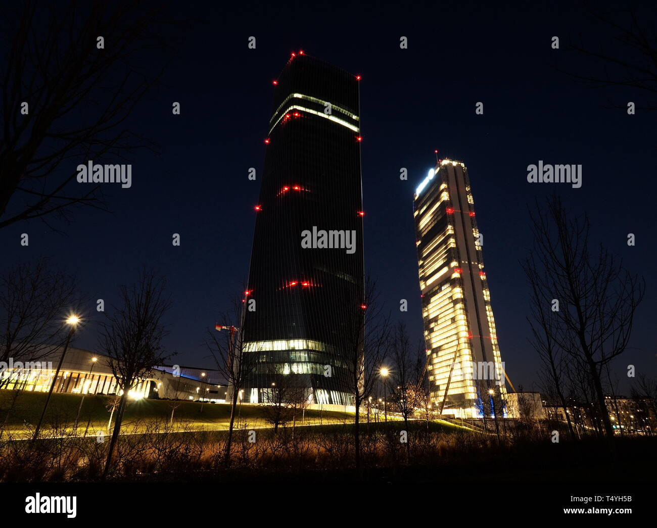 Milano città la vita nuova e moderna area denominata 3 torri con torre Isozaki, torre Hadid e Libeskind torre Foto Stock